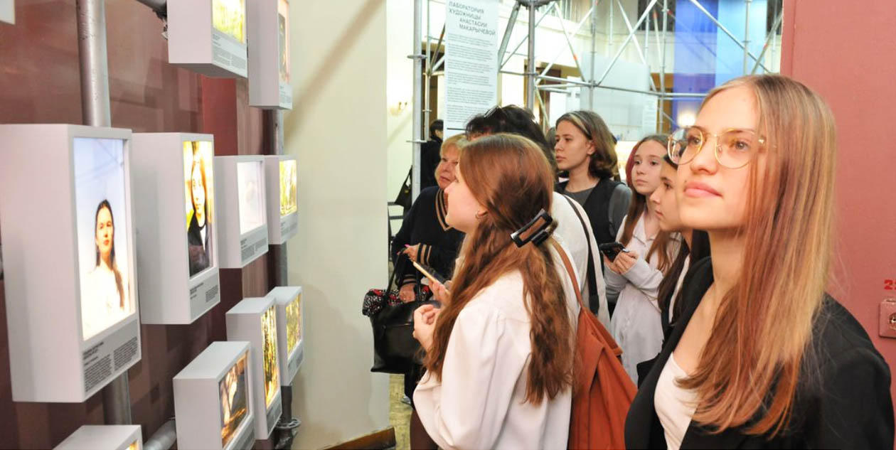 Выставка-презентация творческих лабораторий для школьников «Скрытые чувства» открылась в ДК «ГАЗ»