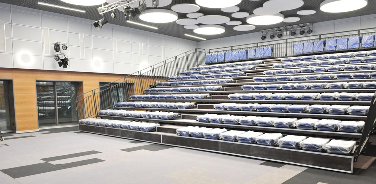 В Академии современных технологий автомобилестроения обновили актовый зал